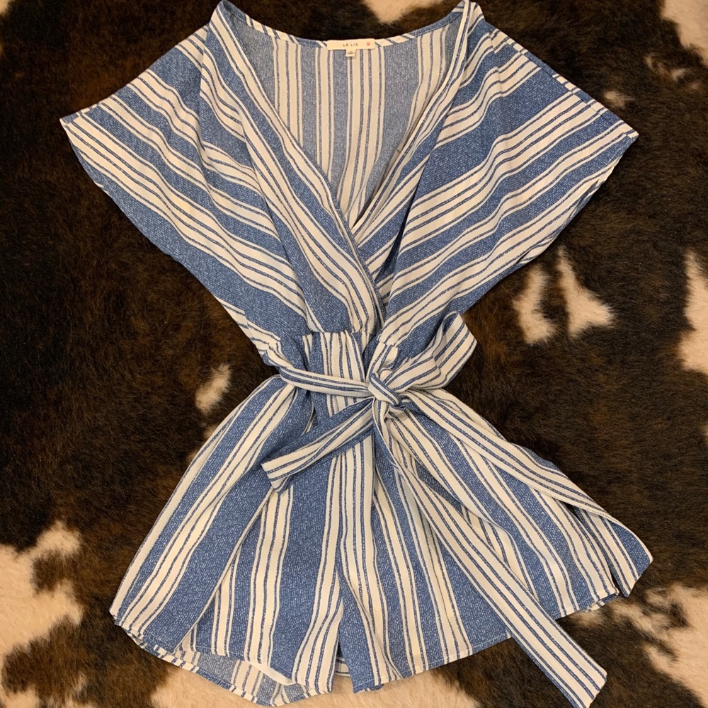 Women’s Striped Deep V-neck Romper Size Medium